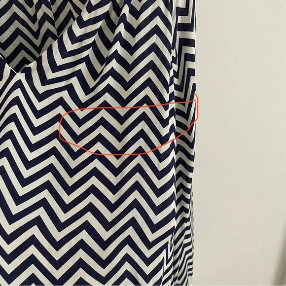 Joie Blouse Womens Sz S Relaxed Whimsy Agnella 100% Silk Chevron V-Neck  Office - Picture 5 of 8